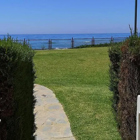 Modern With Pool On The Beachfront In By Sharingco Lägenhet Marbella