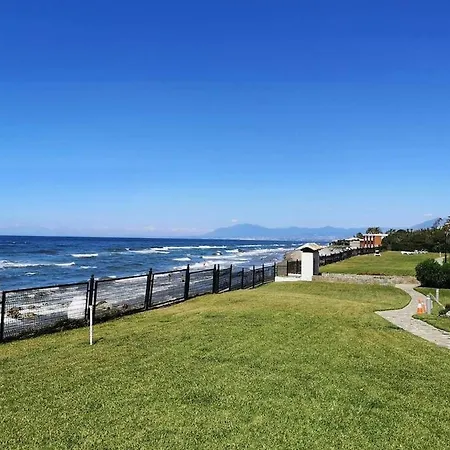 Modern With Pool On The Beachfront In By Sharingco Lägenhet Marbella