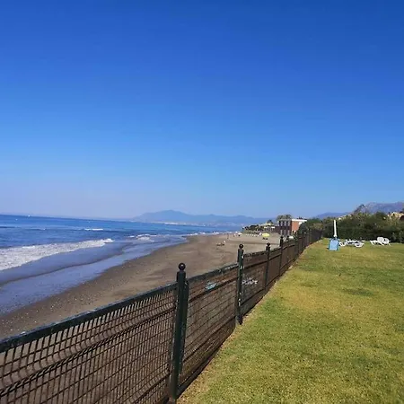 Modern With Pool On The Beachfront In By Sharingco Apartmán