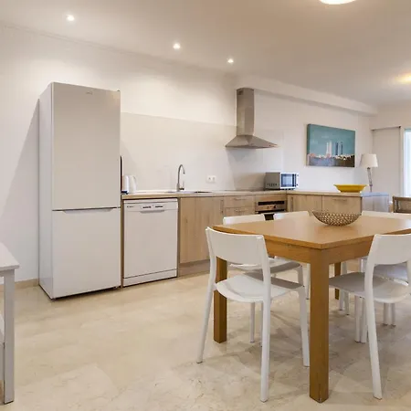 Apartmán Modern With Pool On The Beachfront In By Sharingco