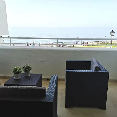 Modern With Pool On The Beachfront In By Sharingco Appartement