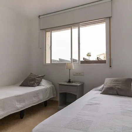 Apartmán Modern With Pool On The Beachfront In By Sharingco