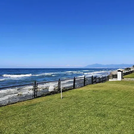 Modern With Pool On The Beachfront In By Sharingco Apartmán