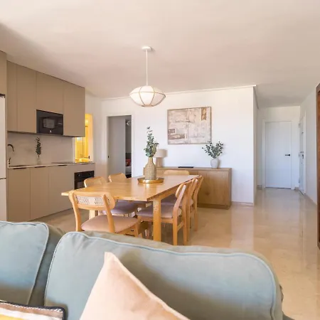 Apartmán Modern With Pool On The Beachfront In By Sharingco *