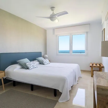 Apartmán Modern With Pool On The Beachfront In By Sharingco *