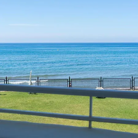 Modern With Pool On The Beachfront In By Sharingco Apartmán *