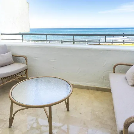 Modern With Pool On The Beachfront In By Sharingco Apartmán Marbella