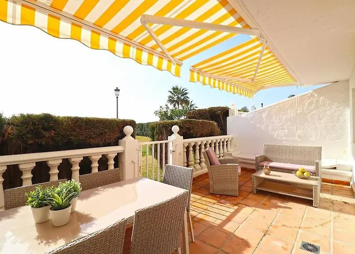 Modern With Pool On The Beachfront In By Sharingco דירה *