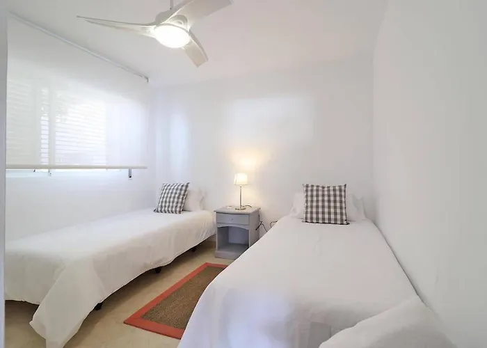 Modern With Pool On The Beachfront In By Sharingco מארבלה