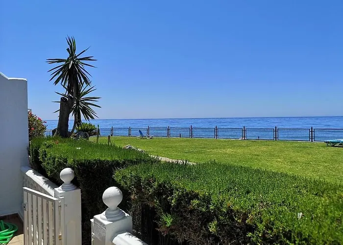 דירה Modern With Pool On The Beachfront In By Sharingco *