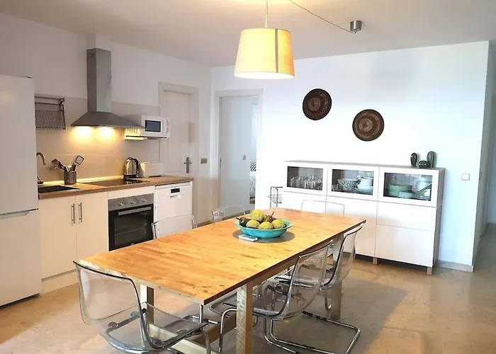 Modern With Pool On The Beachfront In By Sharingco * מארבלה