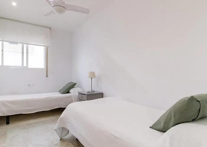 Modern With Pool On The Beachfront In By Sharingco דירה *