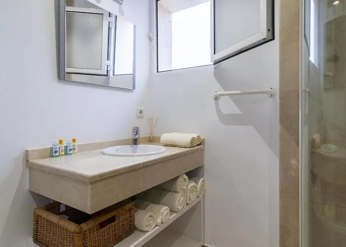 דירה Modern With Pool On The Beachfront In By Sharingco *