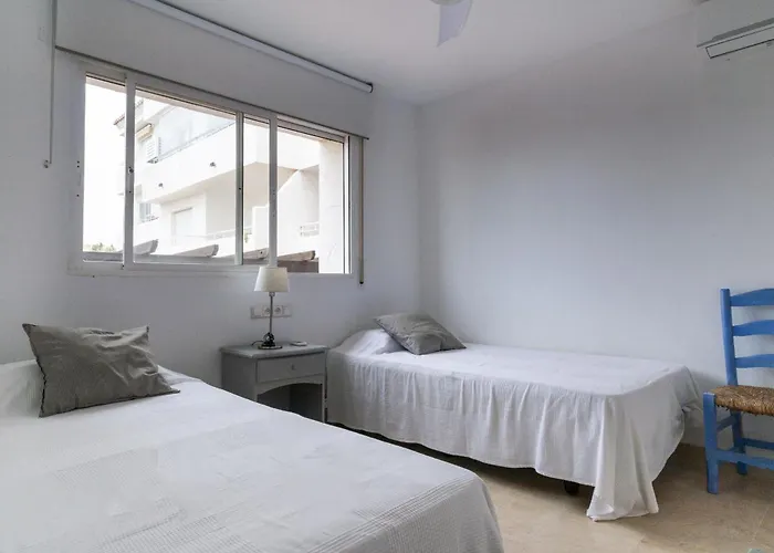 Modern With Pool On The Beachfront In By Sharingco מארבלה