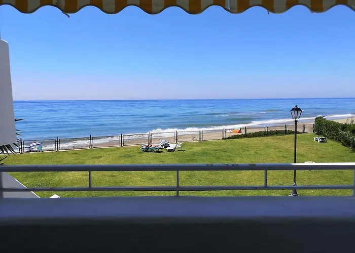 Modern With Pool On The Beachfront In By Sharingco * מארבלה