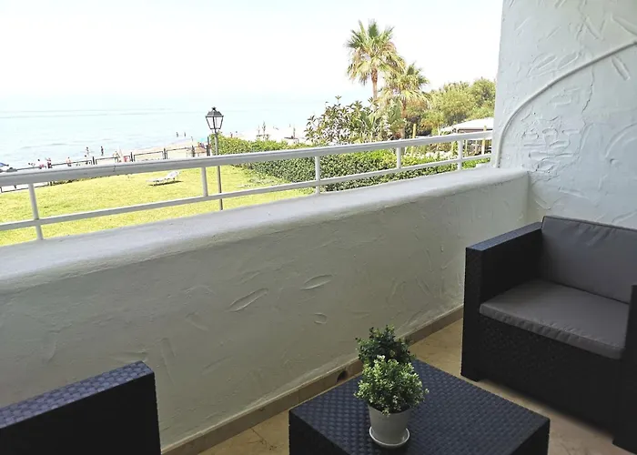 דירה Modern With Pool On The Beachfront In By Sharingco *