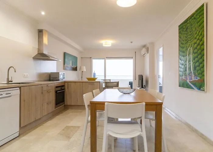 Modern With Pool On The Beachfront In By Sharingco דירה מארבלה