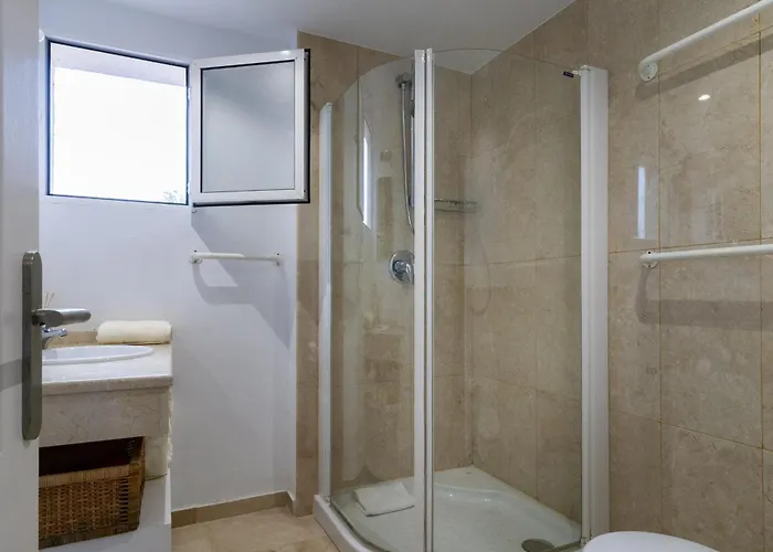 דירה Modern With Pool On The Beachfront In By Sharingco מארבלה