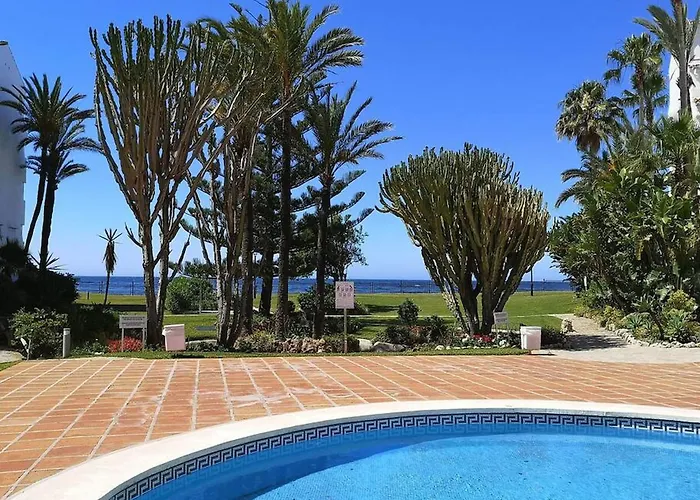 דירה Modern With Pool On The Beachfront In By Sharingco