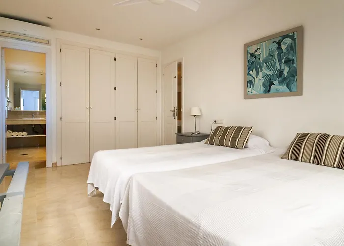 Modern With Pool On The Beachfront In By Sharingco דירה *