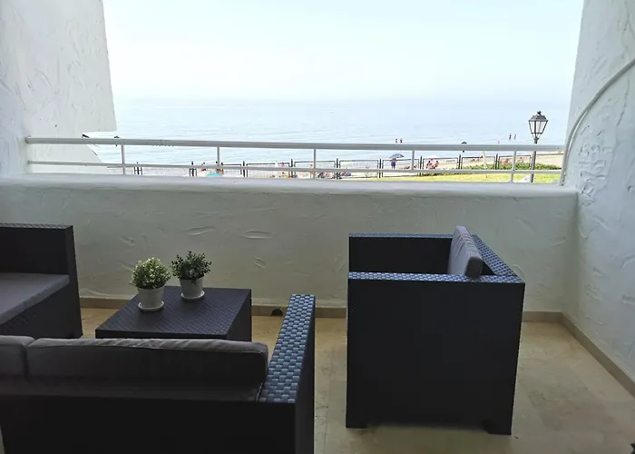 Modern With Pool On The Beachfront In By Sharingco Appartamento