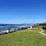 Modern With Pool On The Beachfront In By Sharingco Διαμέρισμα Μαρμπέλλα