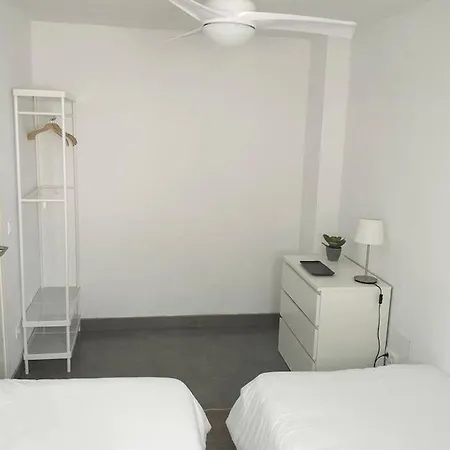 Modern With Pool On The Beachfront In By Sharingco 아파트