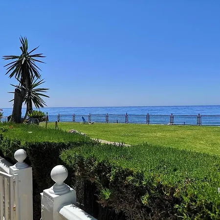 아파트 Modern With Pool On The Beachfront In By Sharingco *