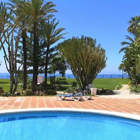 아파트 Modern With Pool On The Beachfront In By Sharingco *